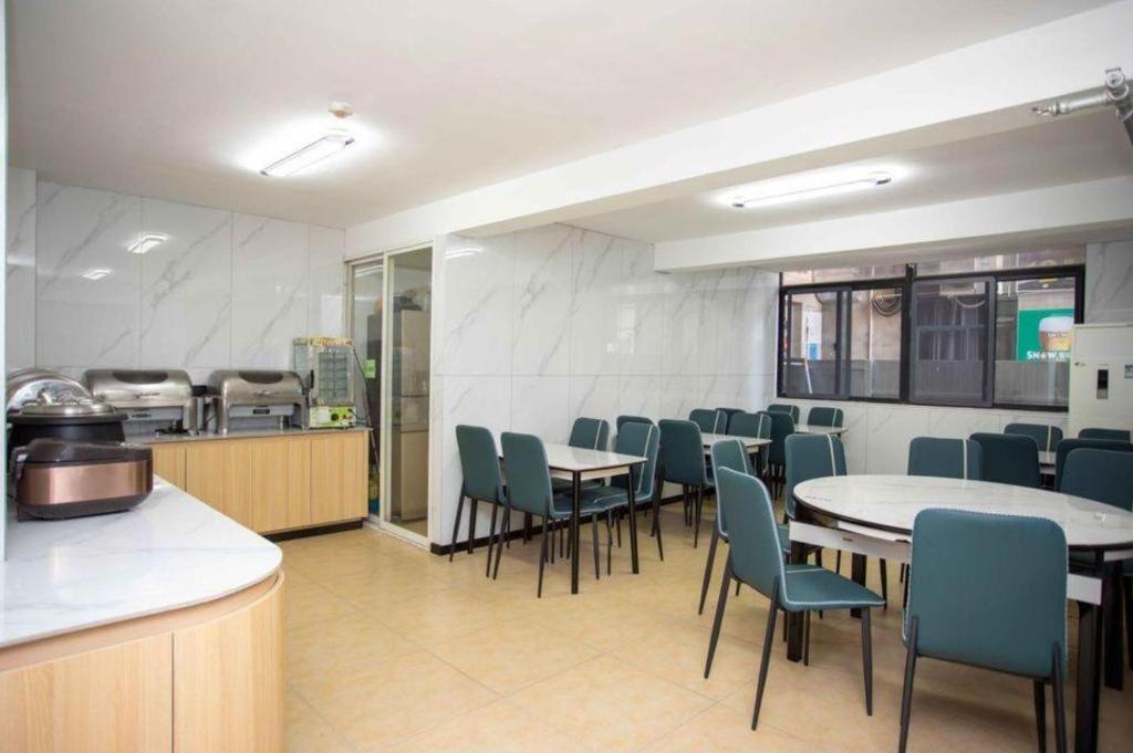 GreenTree Inn Shanghai Luojing Express Hotel 38/49