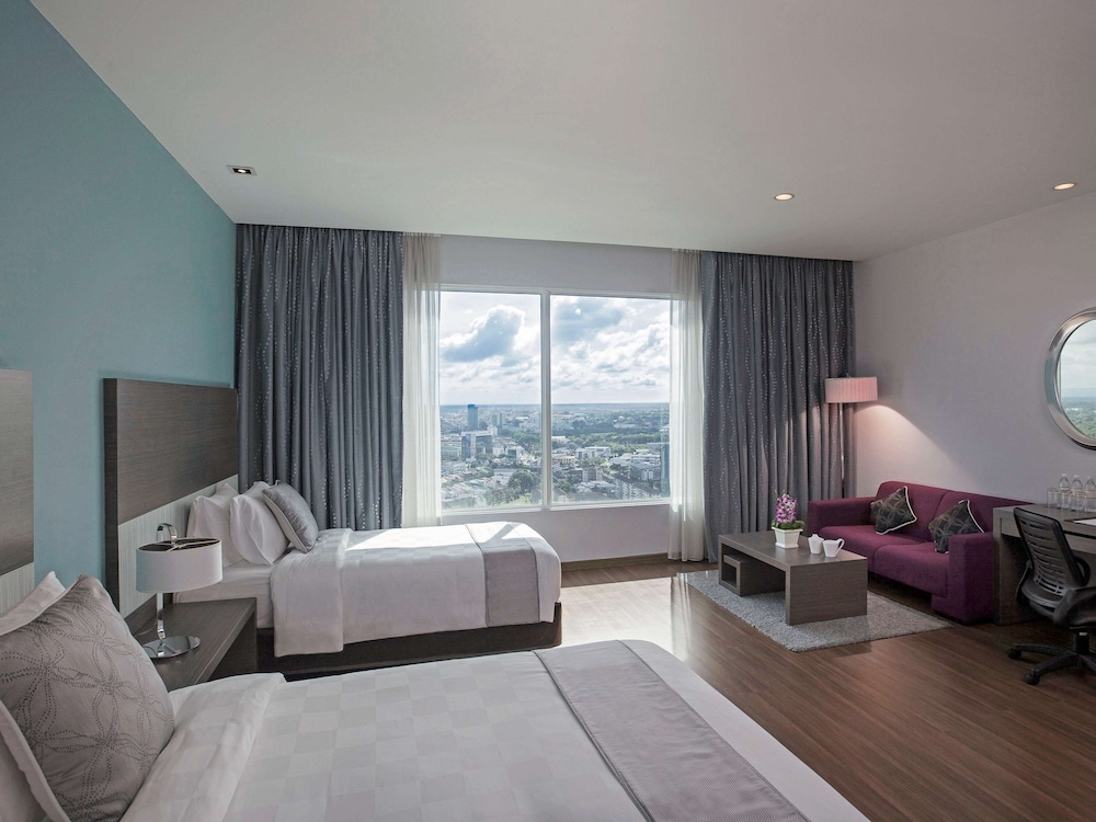 Pullman Kuching 44/70
