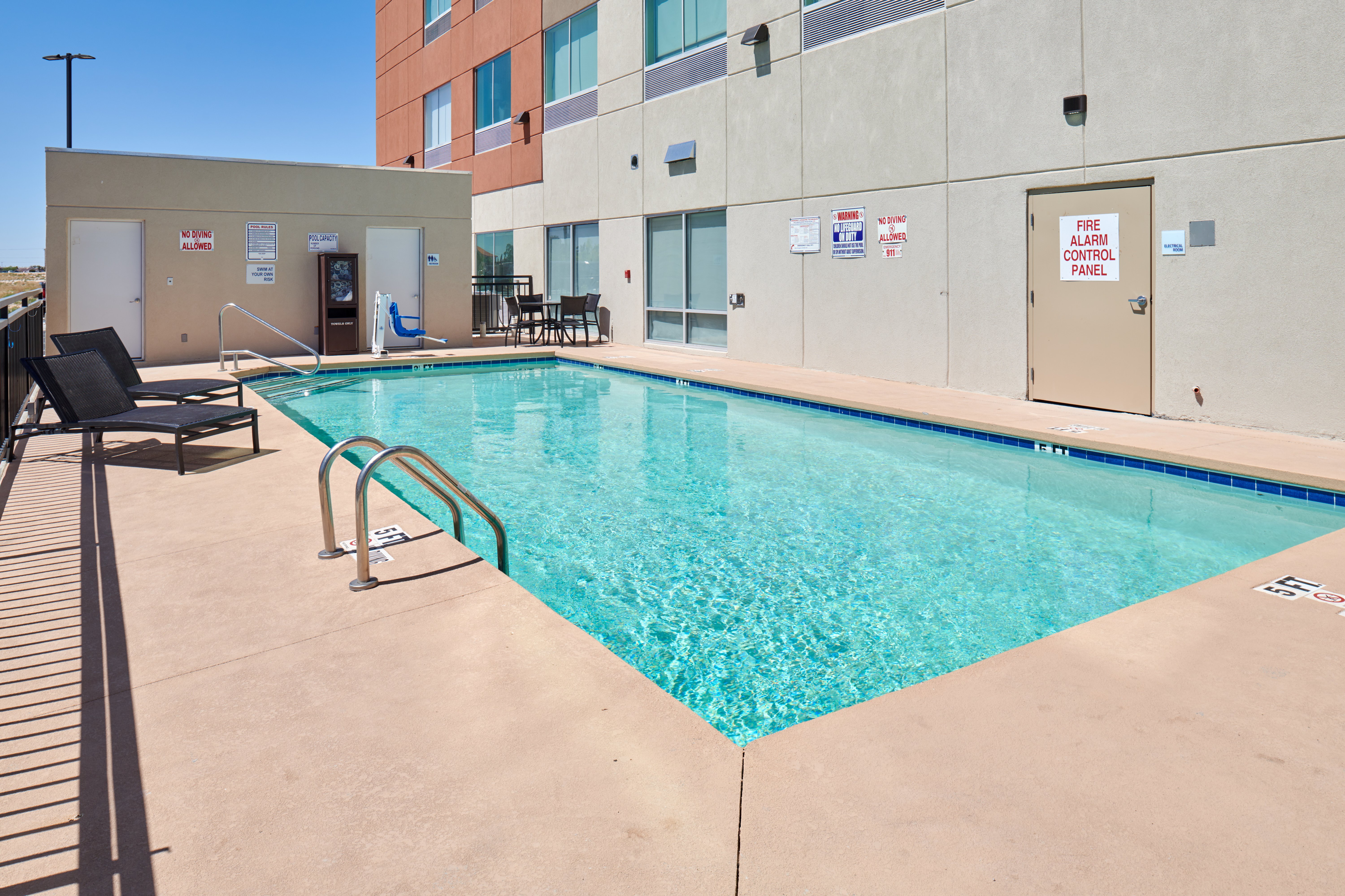 Holiday Inn Express and Suites El Paso East 58/59