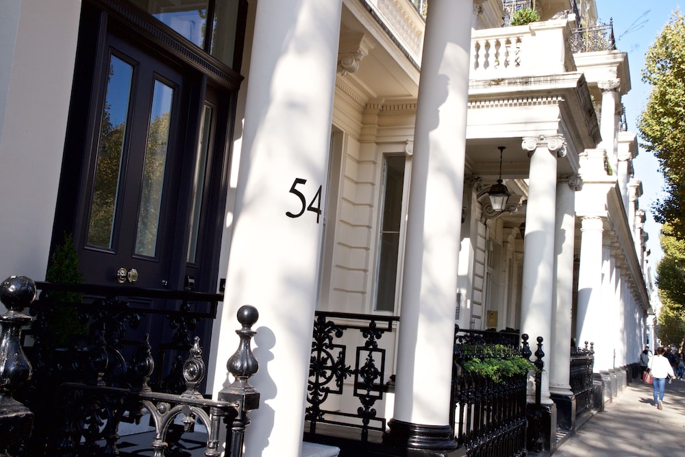 54 Queens Gate Hotel 2/50