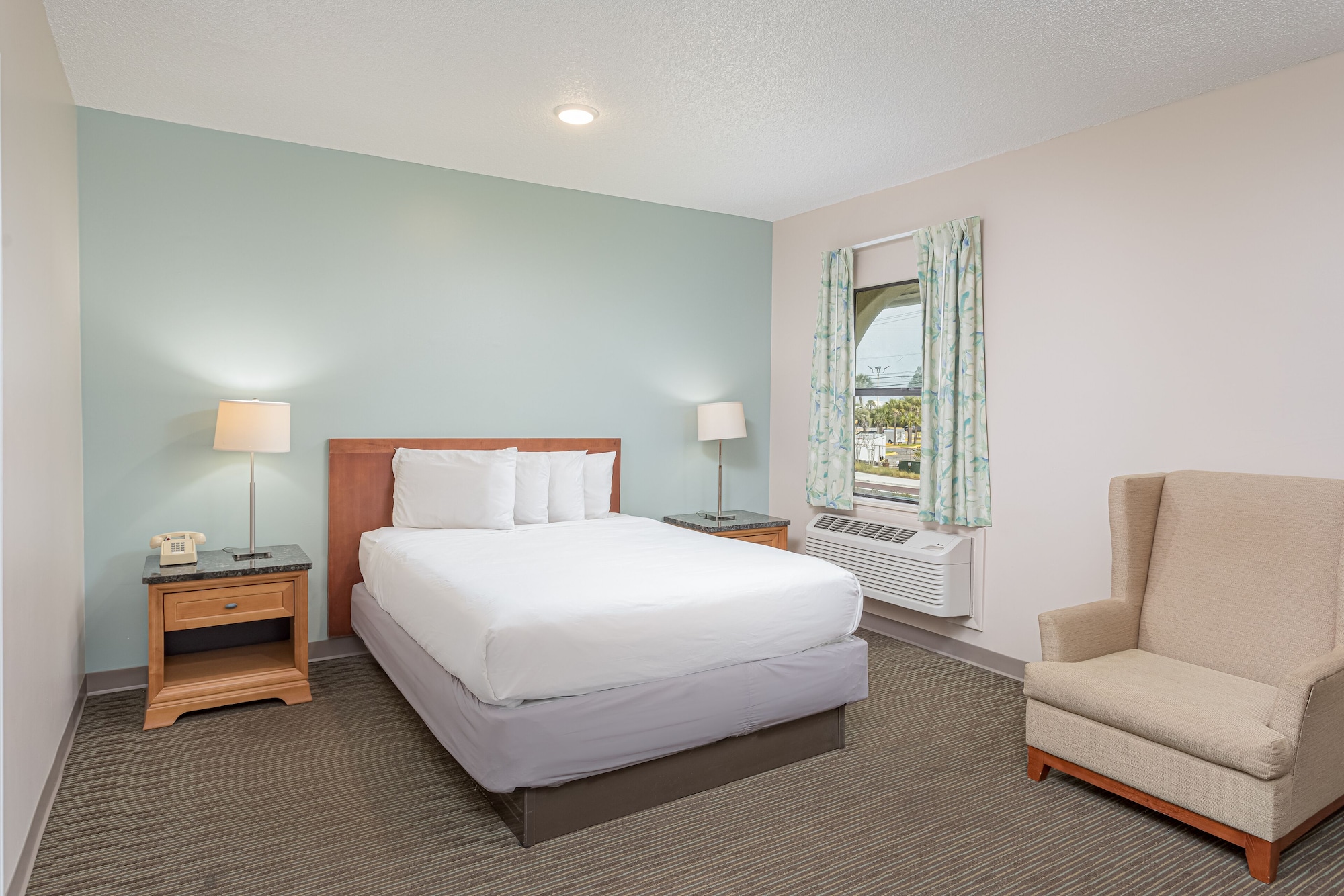 ROOM, QUEEN BED, BEACH FRONT