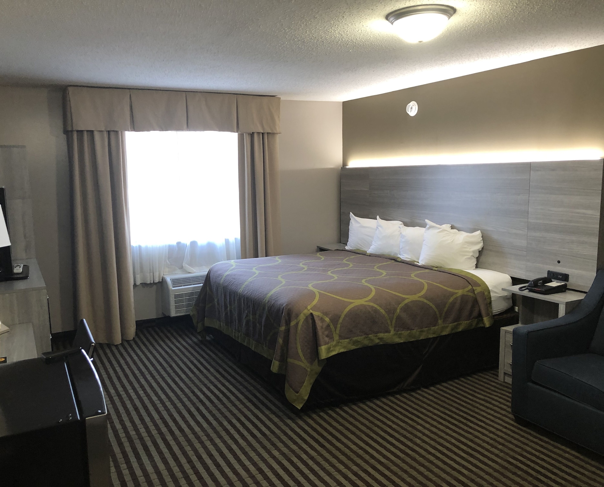COMFORT, QUEEN BED