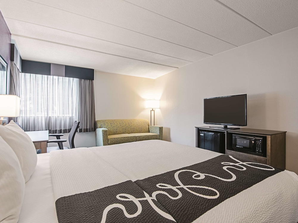 La Quinta Inn and Suites by Wyndham Portland 18/50