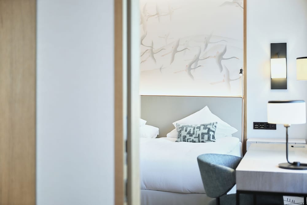 Room, Queen Bed, Old Town View