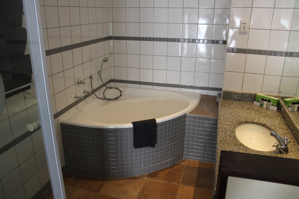 Caledon Hotel Spa And Casino 54/55