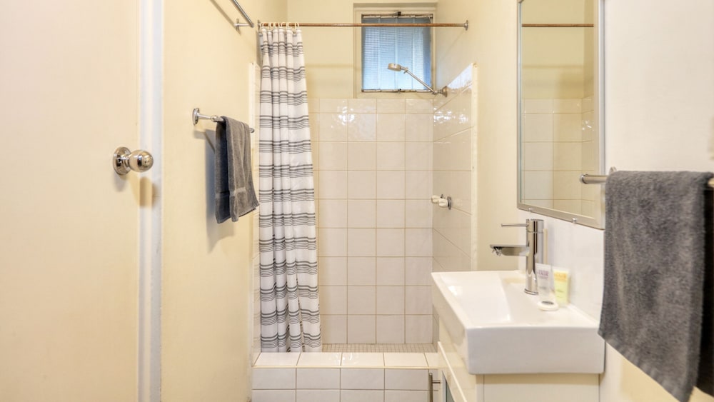 HAMILTON HUME MOTOR INN YASS 25/26