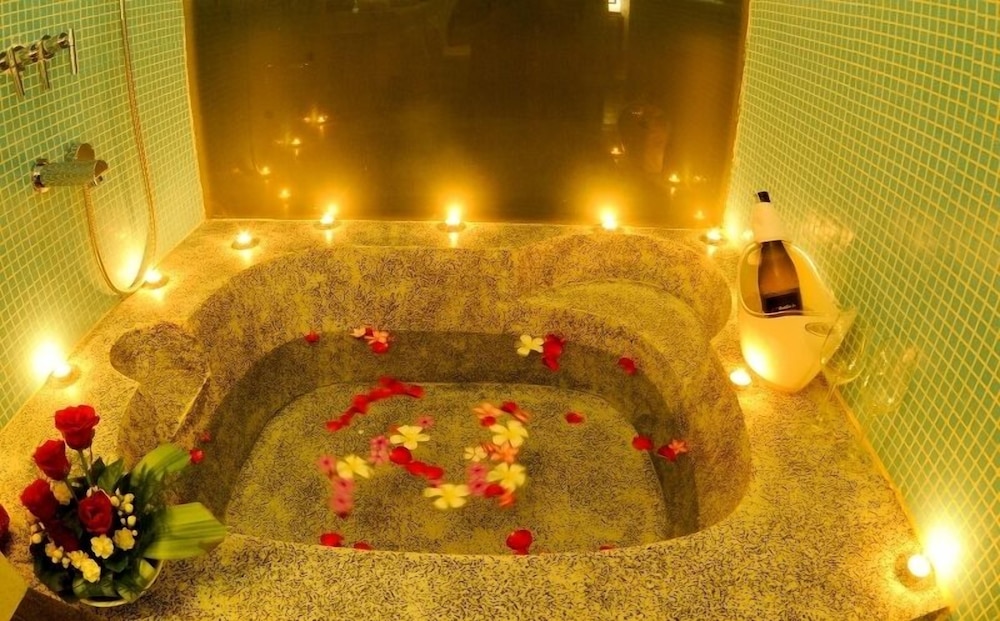swimming pool spa