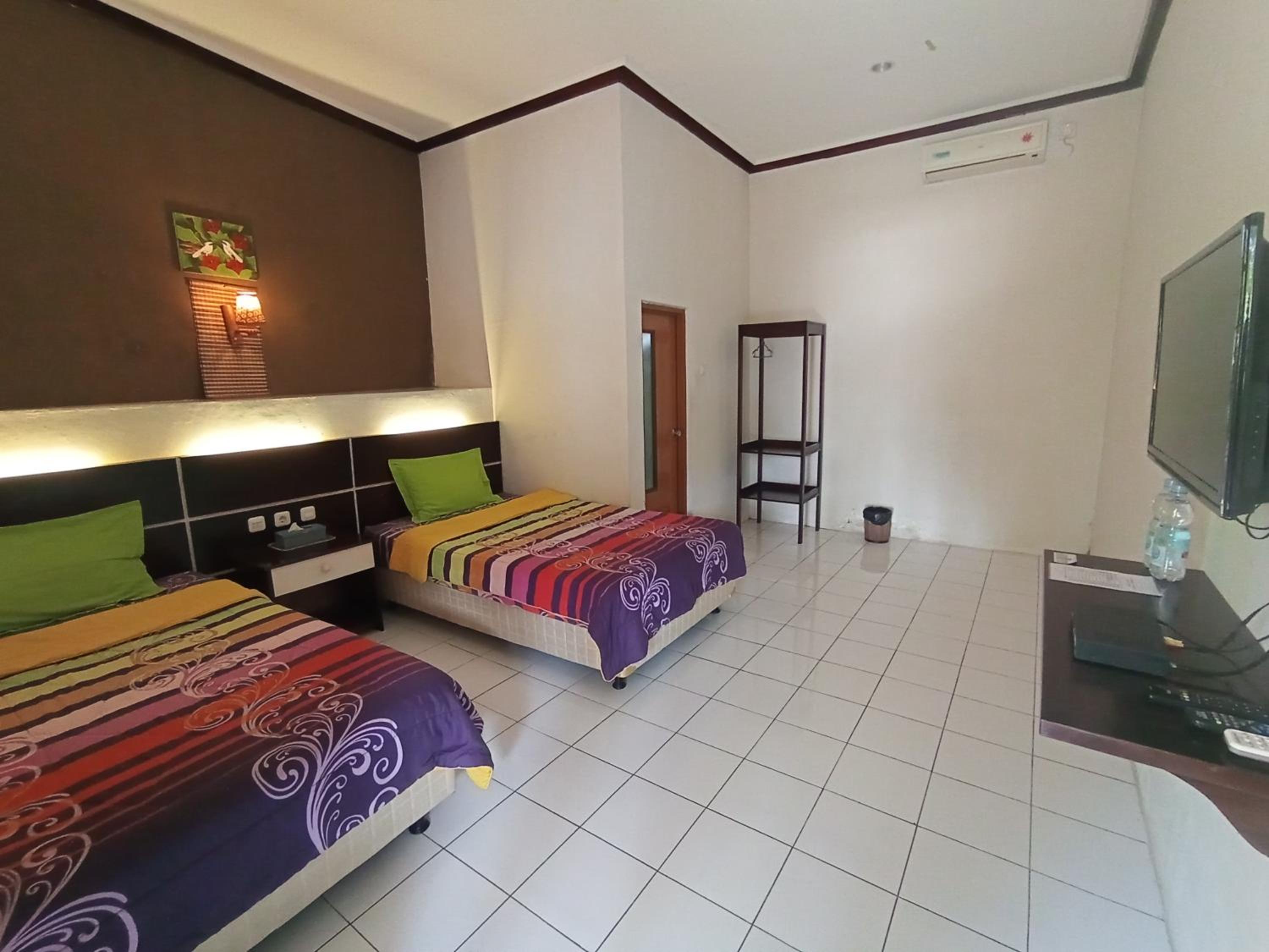 Standard, Twin Beds