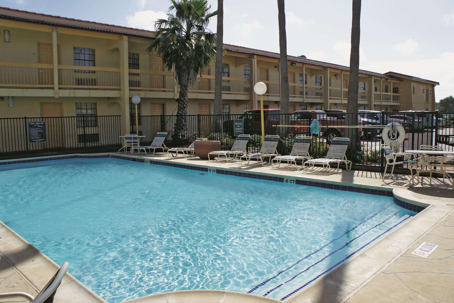 La Quinta Inn Clute Lake Jackson 26/36