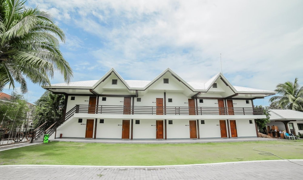 Bataan White Corals Beach Resort 4/42