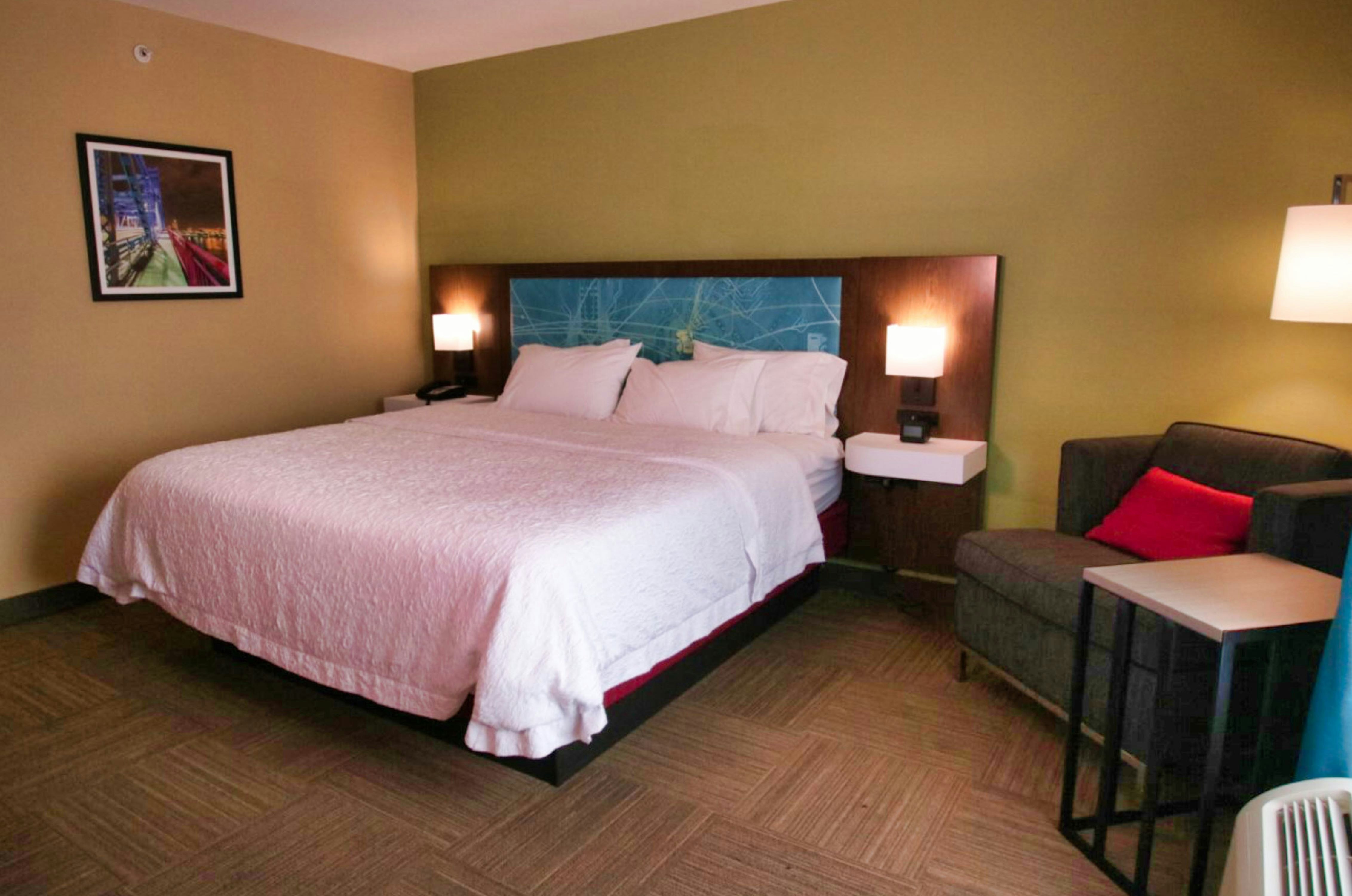 Room, King Bed, Hampton Inn & Suites Jacksonville - Beach Boulevard/Mayo Clinic Area 3/9