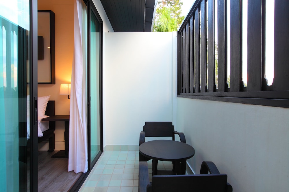 99 the Gallery Hotel 57/77