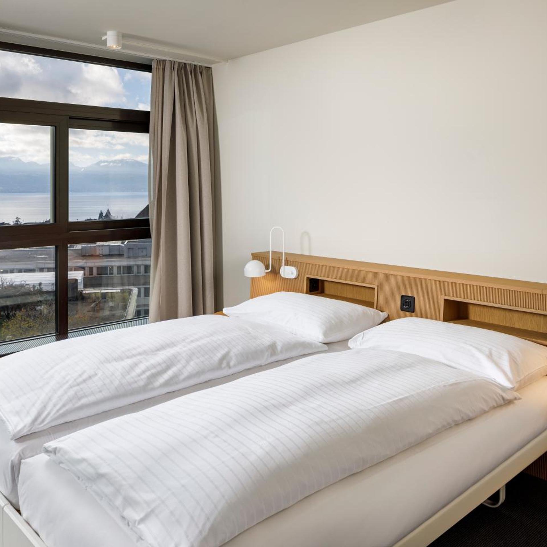 ROOM, TWIN BEDS