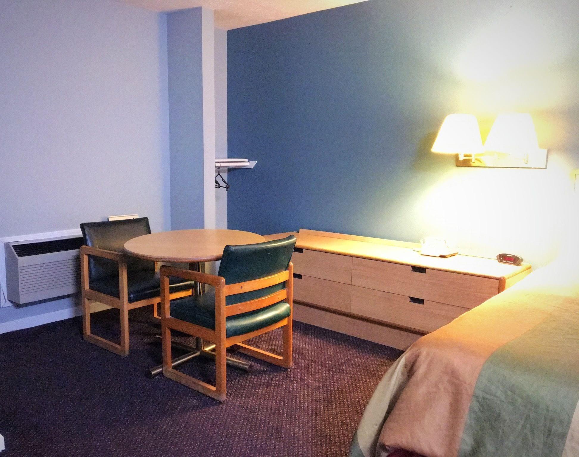 Overton Motel Livingston 15/20