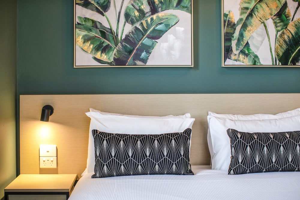 Pymble Hotel 26/50