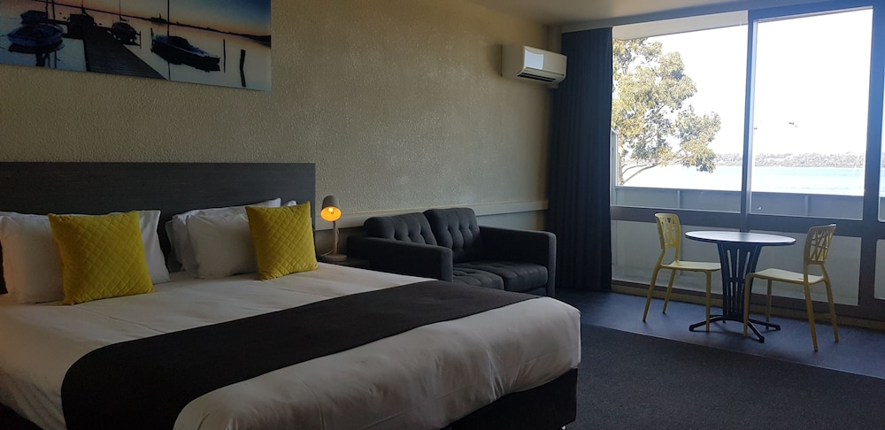 Superior, King Bed, Bay View