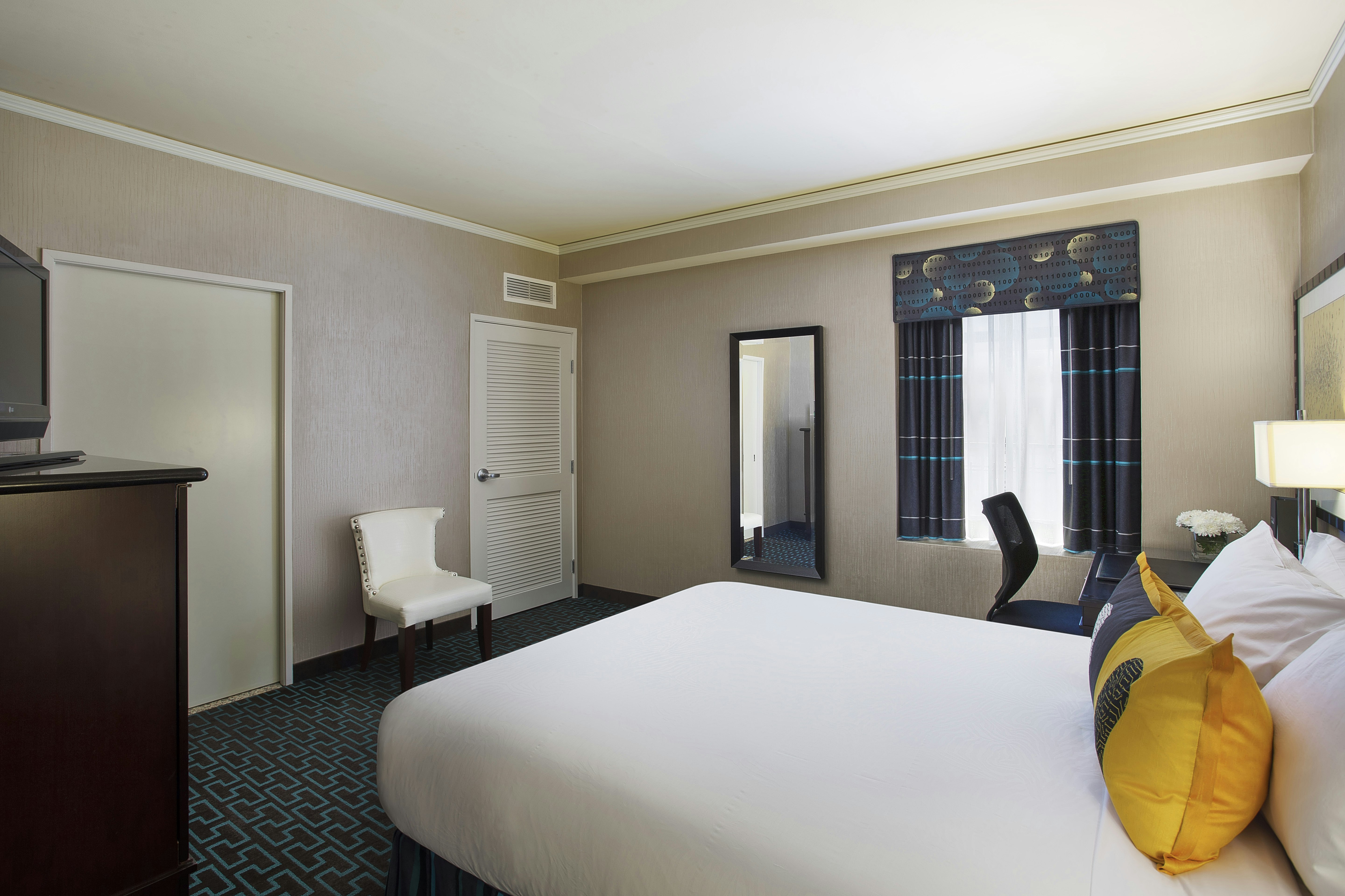 Deluxe, Queen Bed
