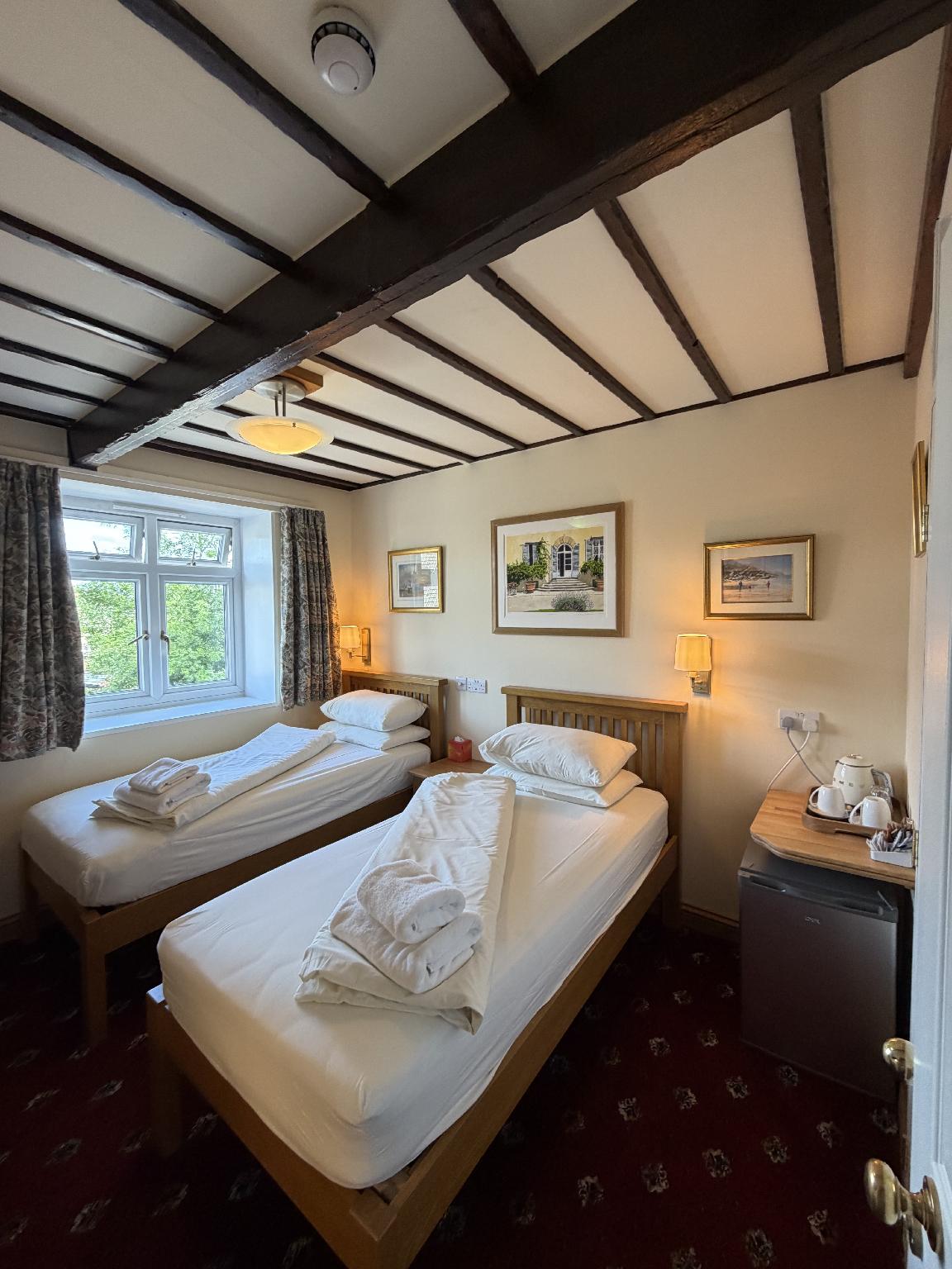Oakwood Bed and Breakfast Heathrow 1/25