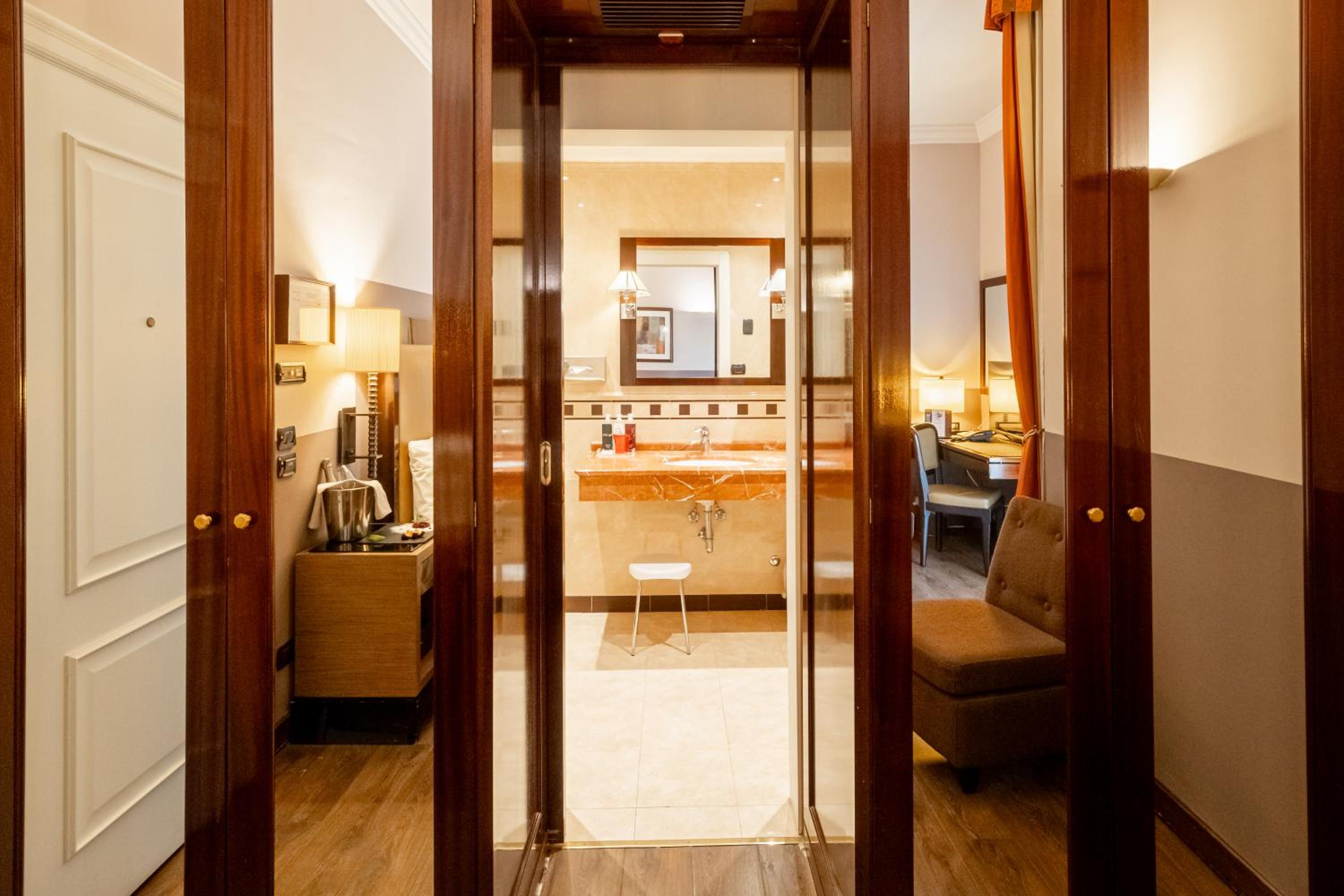 جناح جونيور بسرير كوين، Allegroitalia San Gallo Palace 9/10