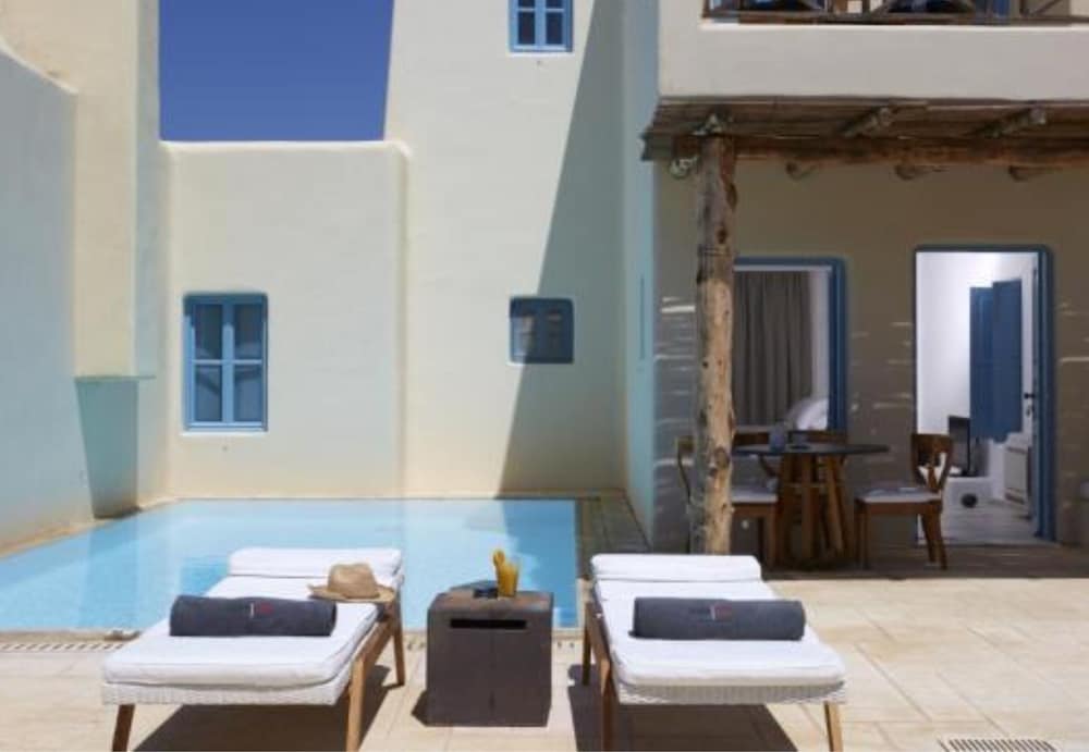 Black Rose Suites 40/70