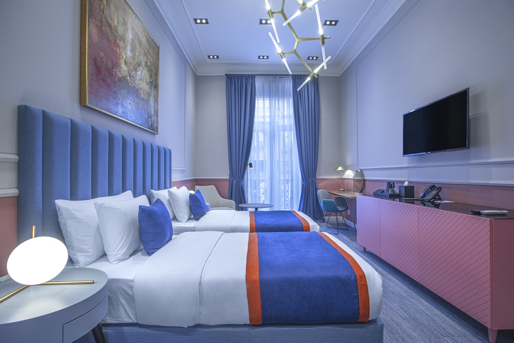 Heritage Hotel and Suites 10/39