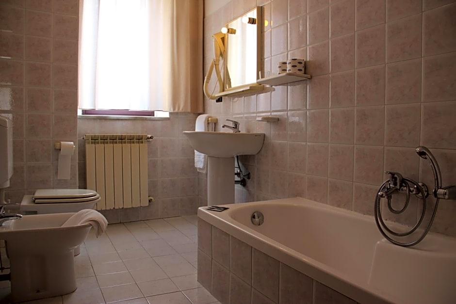 Demy Hotel 49/49