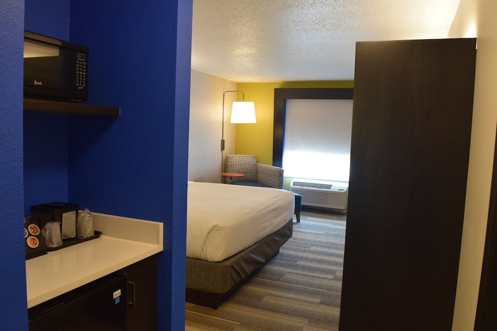Holiday Inn Express Hotel Suites Sparta 16/49