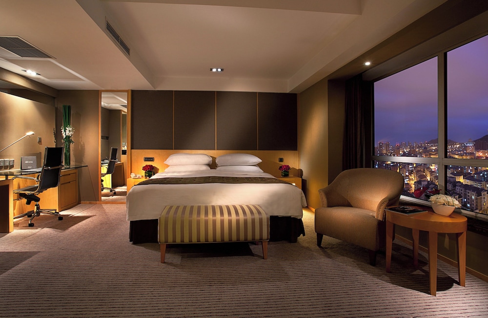 SUPERIOR, KING BED