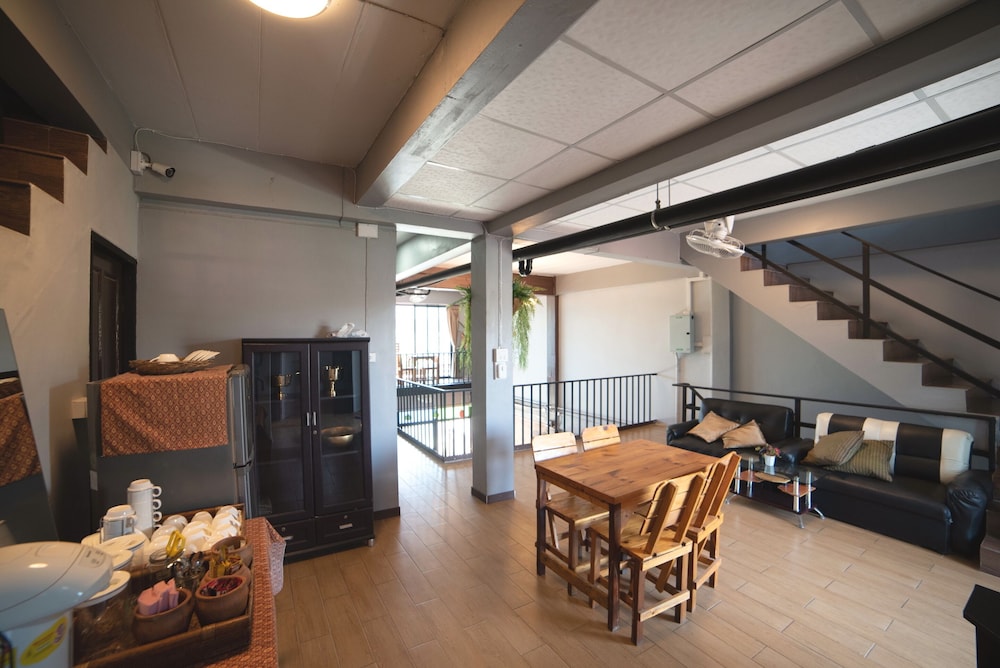 OYO 465 Krung Kao Traveller Lodge 31/37