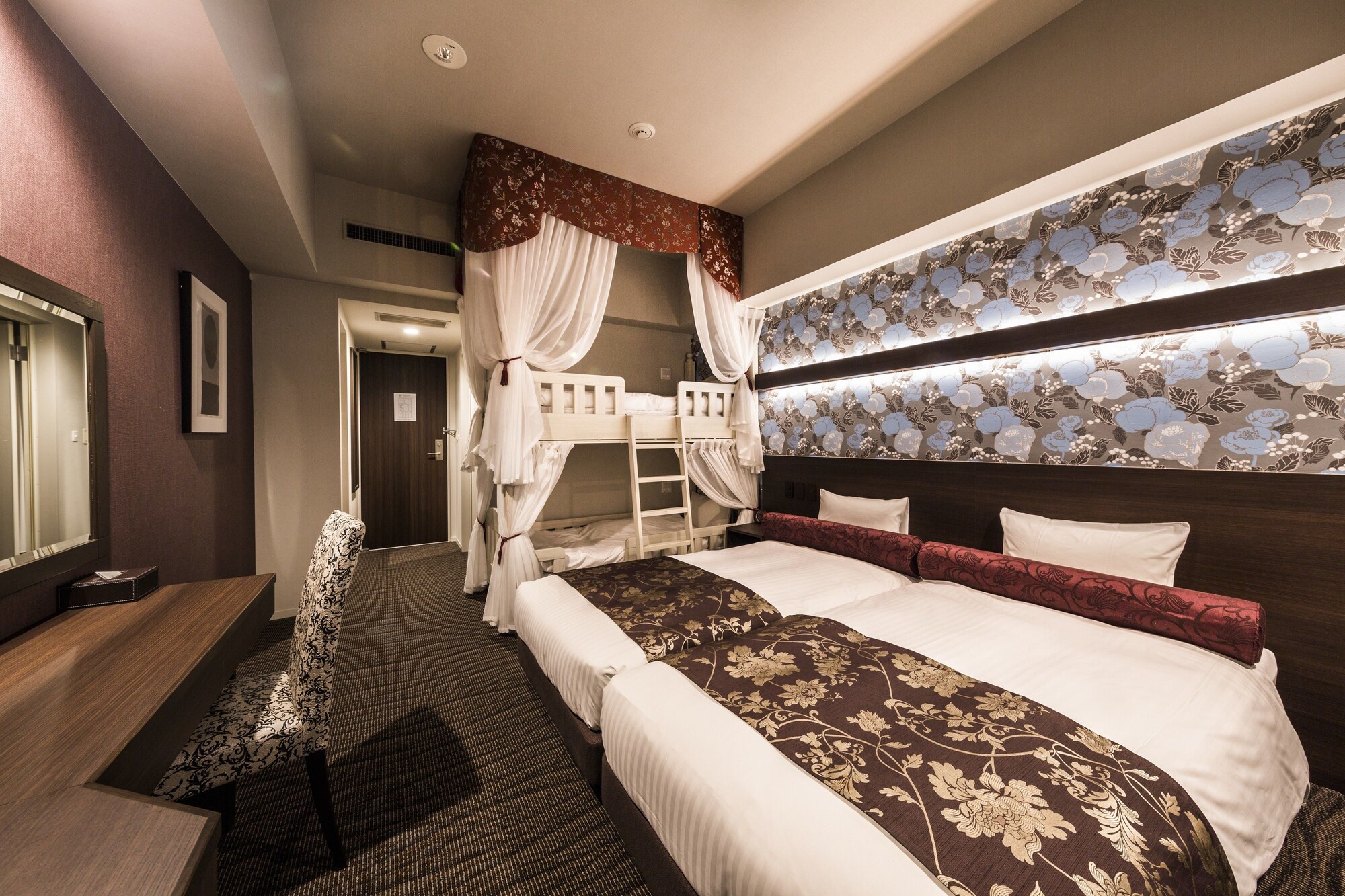Hollywood, Cabin, Twin Beds, Bunk Bed