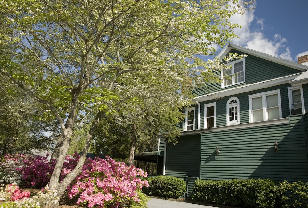 1906 Pine Crest Inn & Restaurant 3/64