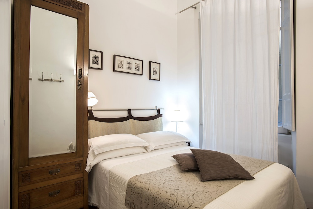 Arco Del Lauro Bed & Breakfast 9/25