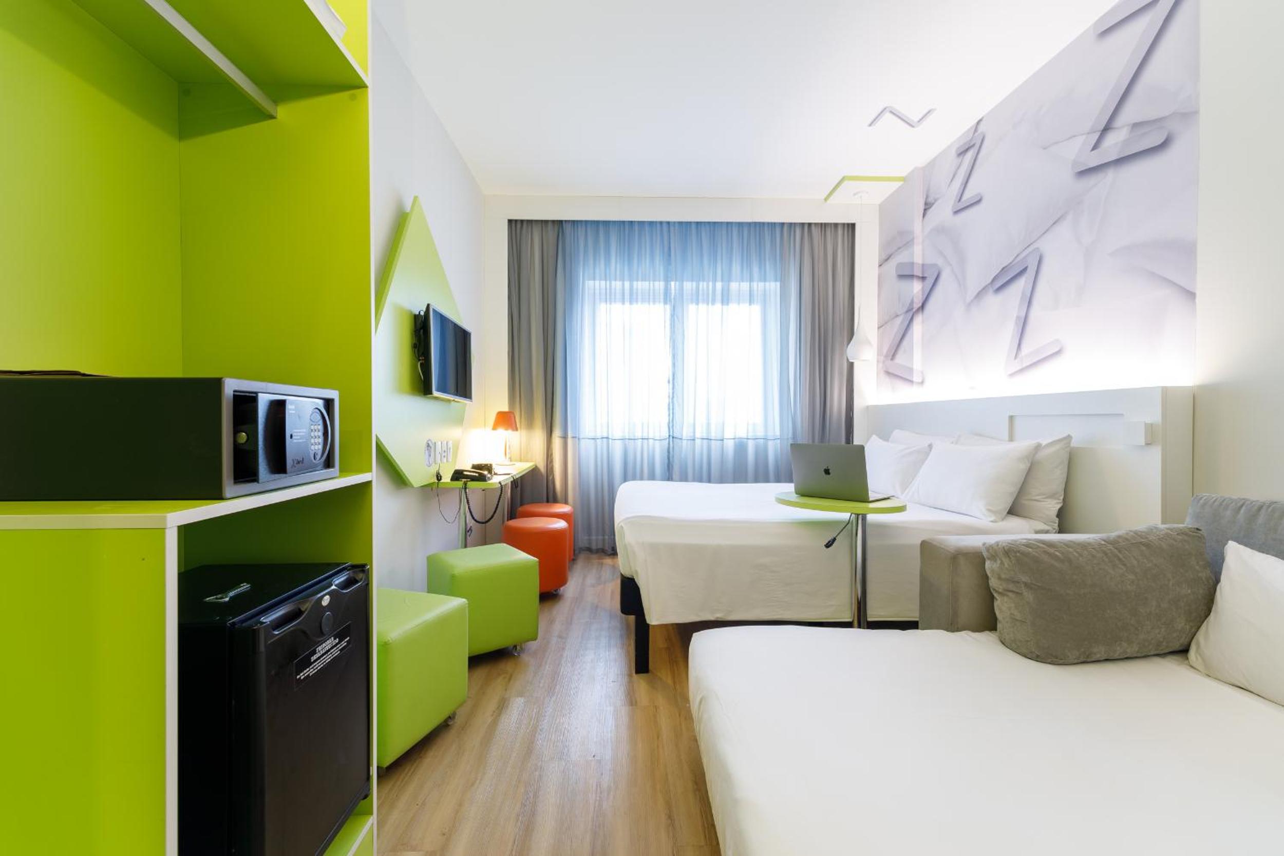 FAMILY, 1 DOUBLE AND 1 SINGLE BED