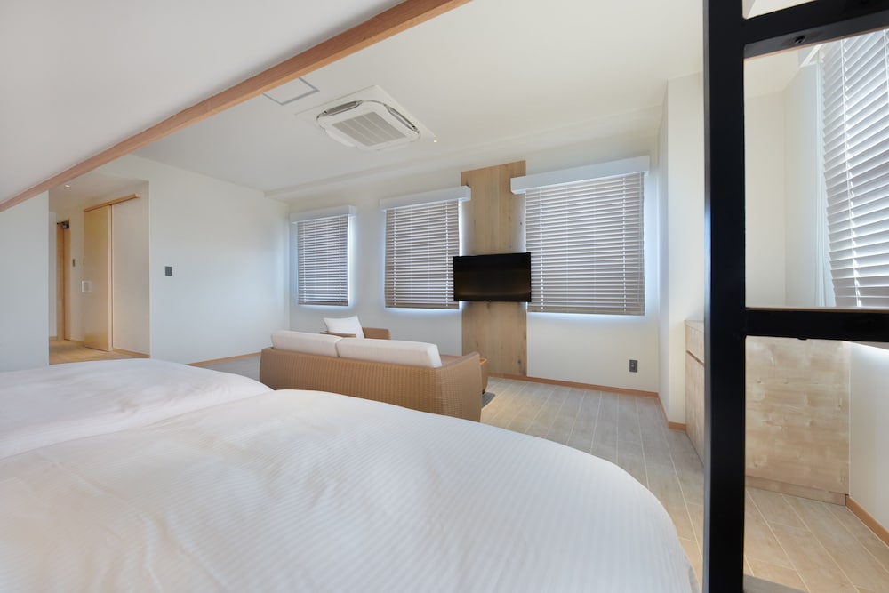 LOFT, DELUXE