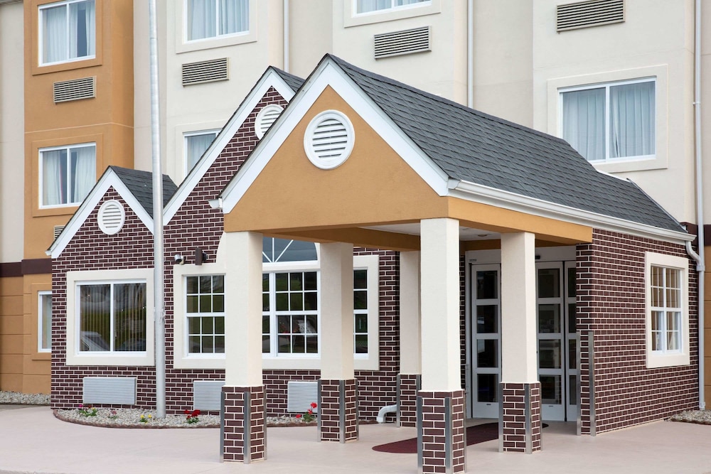 Microtel Inn & Suites By Wyndham Charleston Wv 2/37