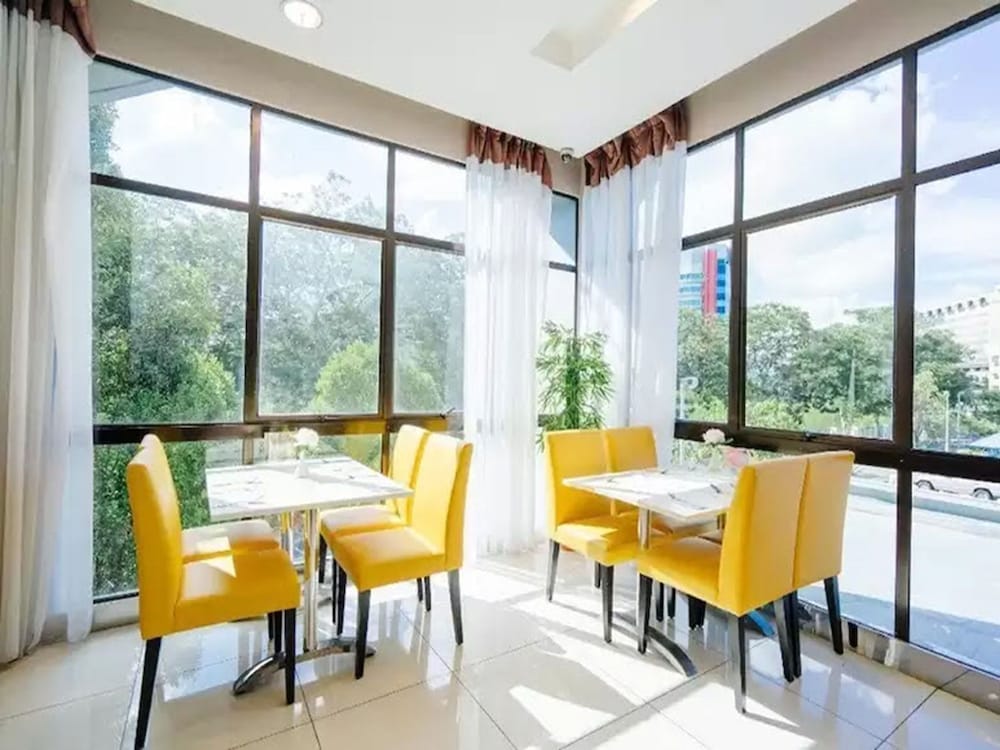 Raia Hotel Kota Kinabalu 35/45