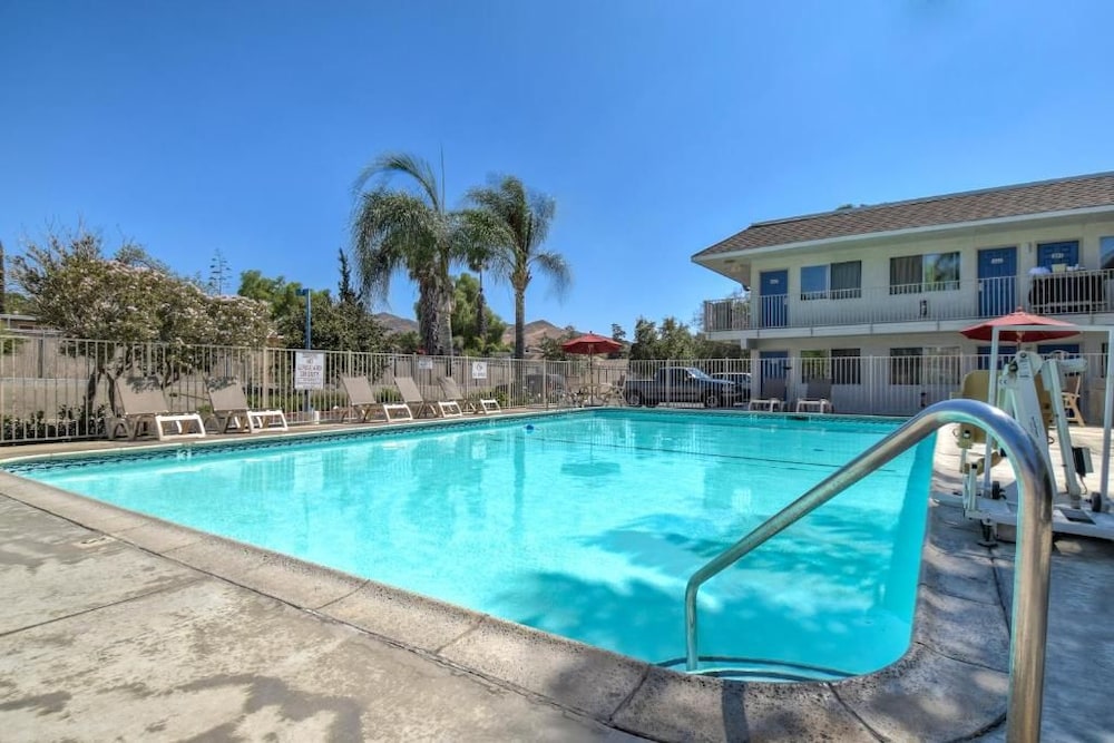 Motel6 Jurupa Valley, CA - Riverside West 32/44