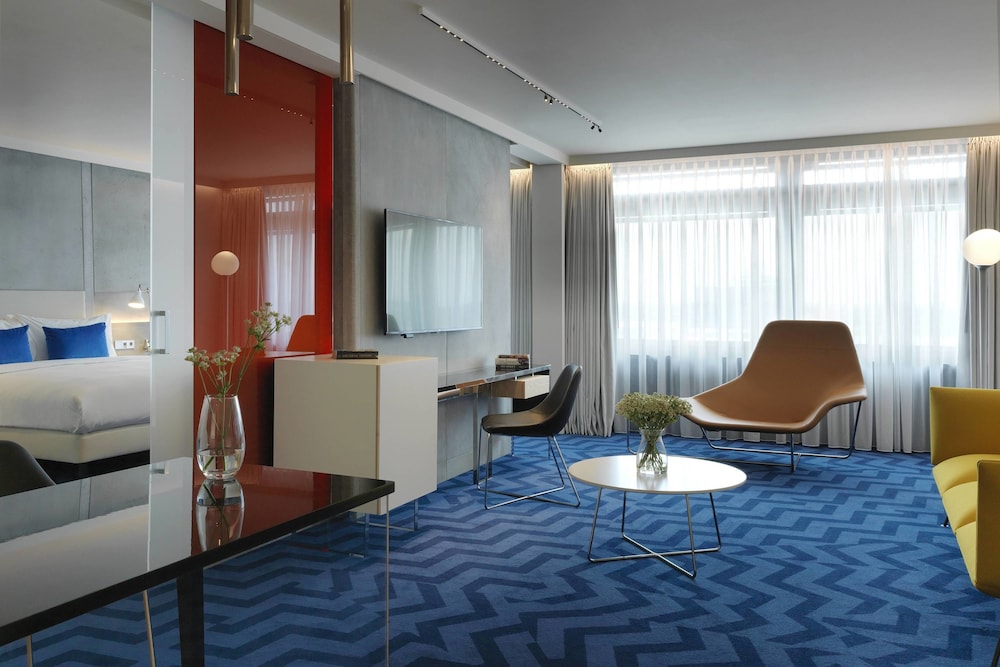 RENAISSANCE WARSAW AIRPORT HOTEL 8/62