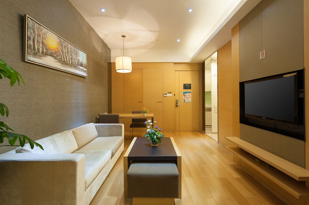 Yicheng Apartment Poly World Center 4/59