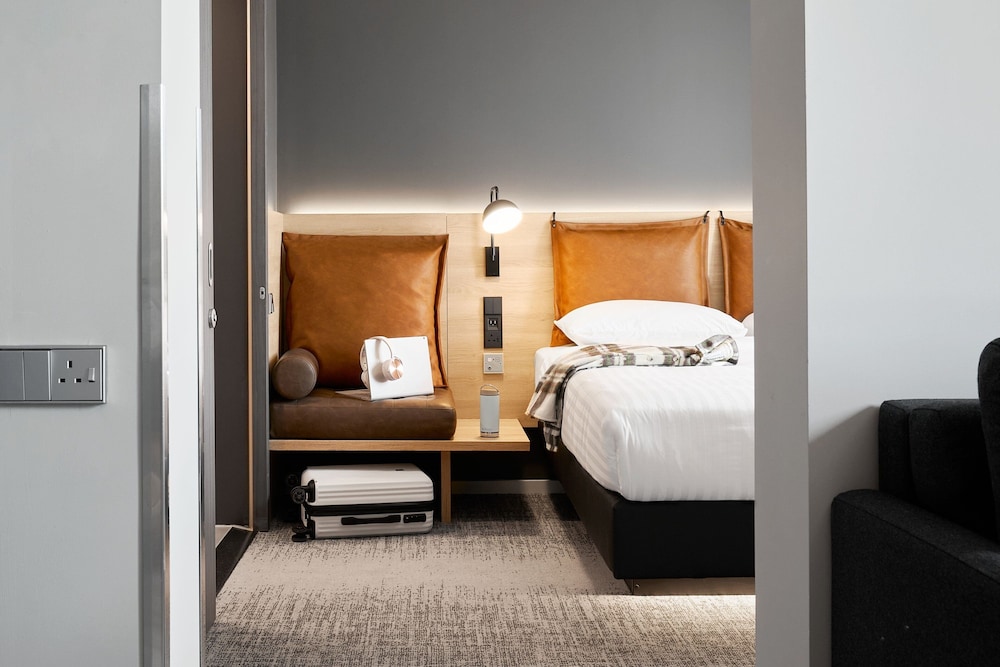 Moxy Bristol 37/37