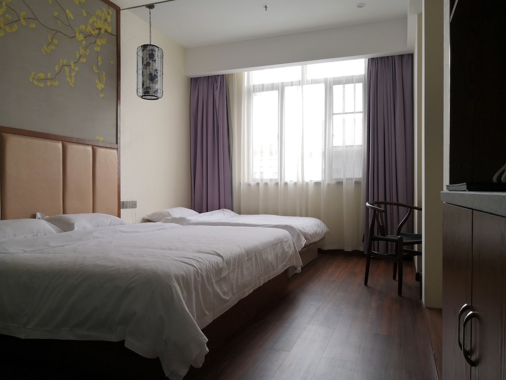 Shanghai Linyin Holiday Hotel 17/71