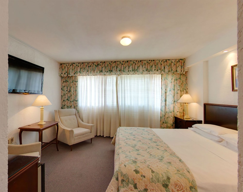 PREMIUM, DOUBLE BED, JETTED TUB