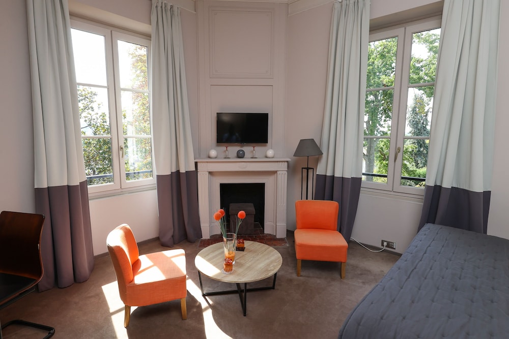 Chateau Lacan Hotel 24/50