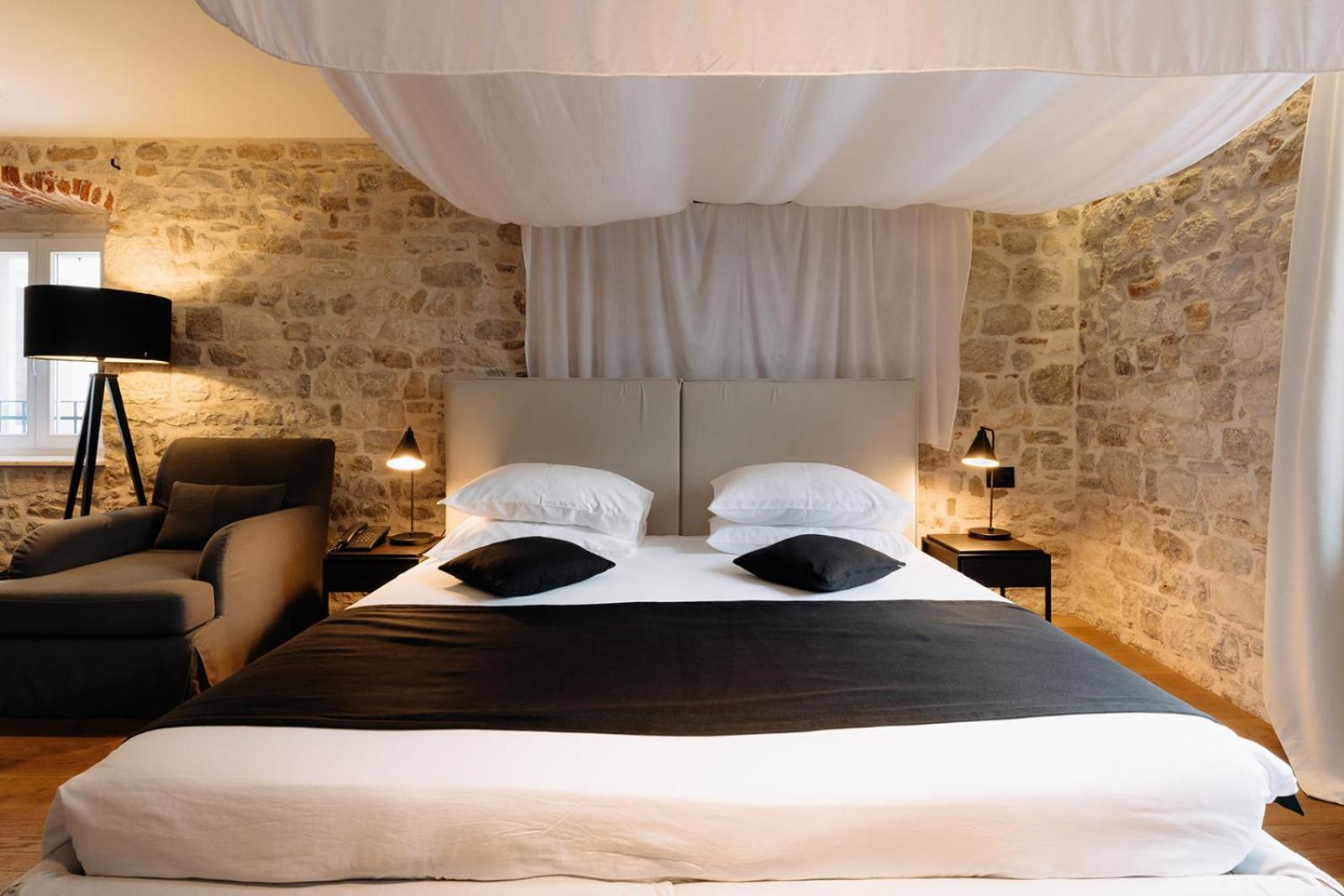 Suite, King Bed, Old Town View