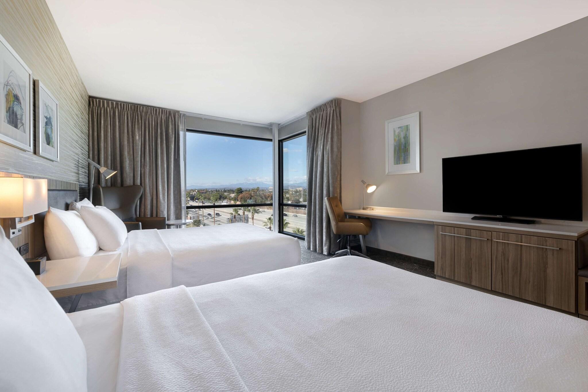 ROOM, 2 QUEEN BEDS, SCENIC VIEW, CORNER