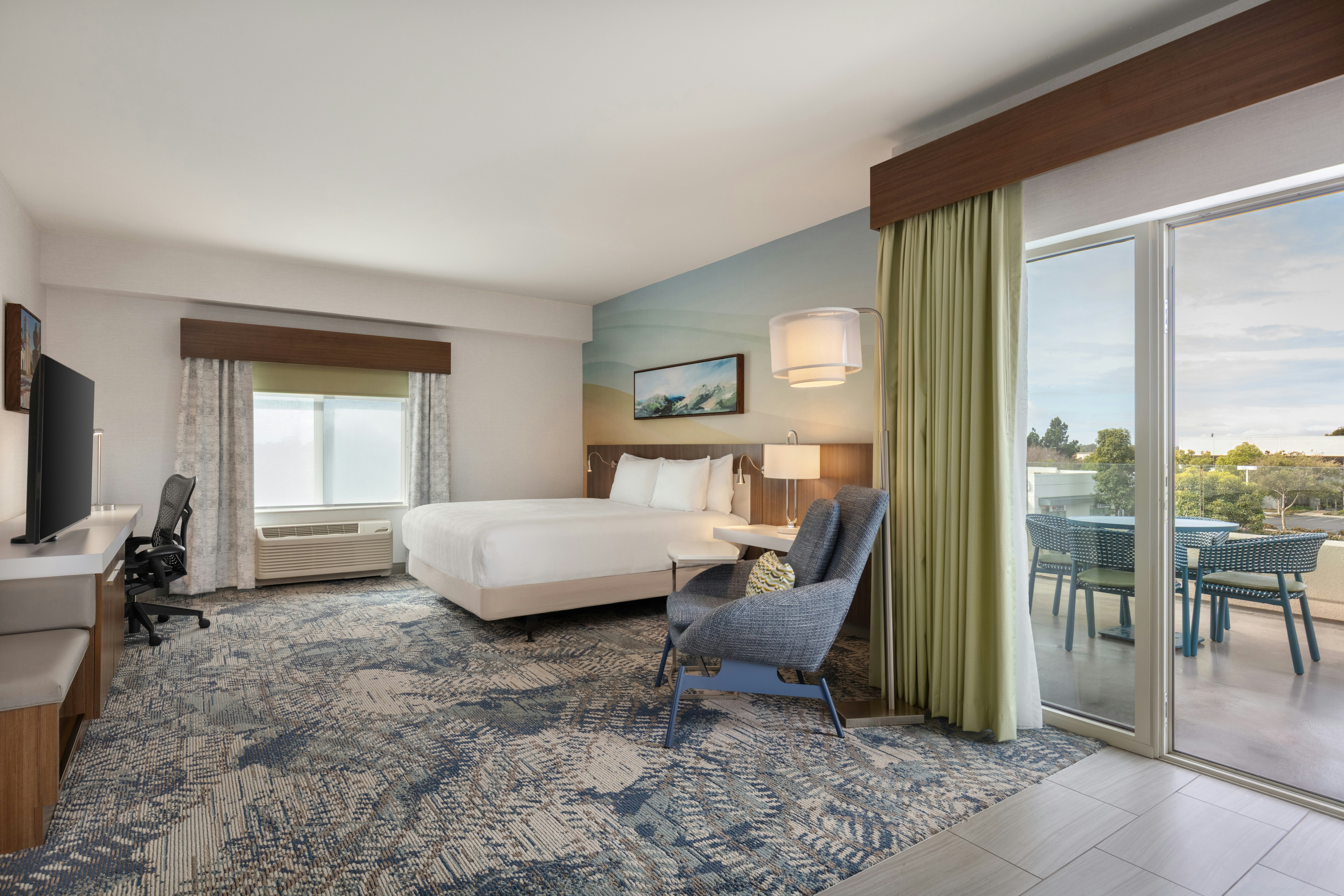غرفة بسرير كينج بإطلالة على الجبل بشرفة، Hilton Garden Inn Santa Barbara/Goleta 5/10