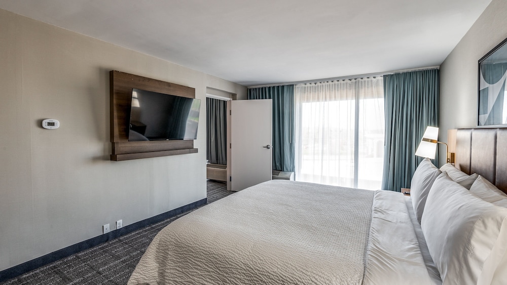 Staybridge Suites Dallas Market Ctr Love Field, an IHG Hotel 17/50