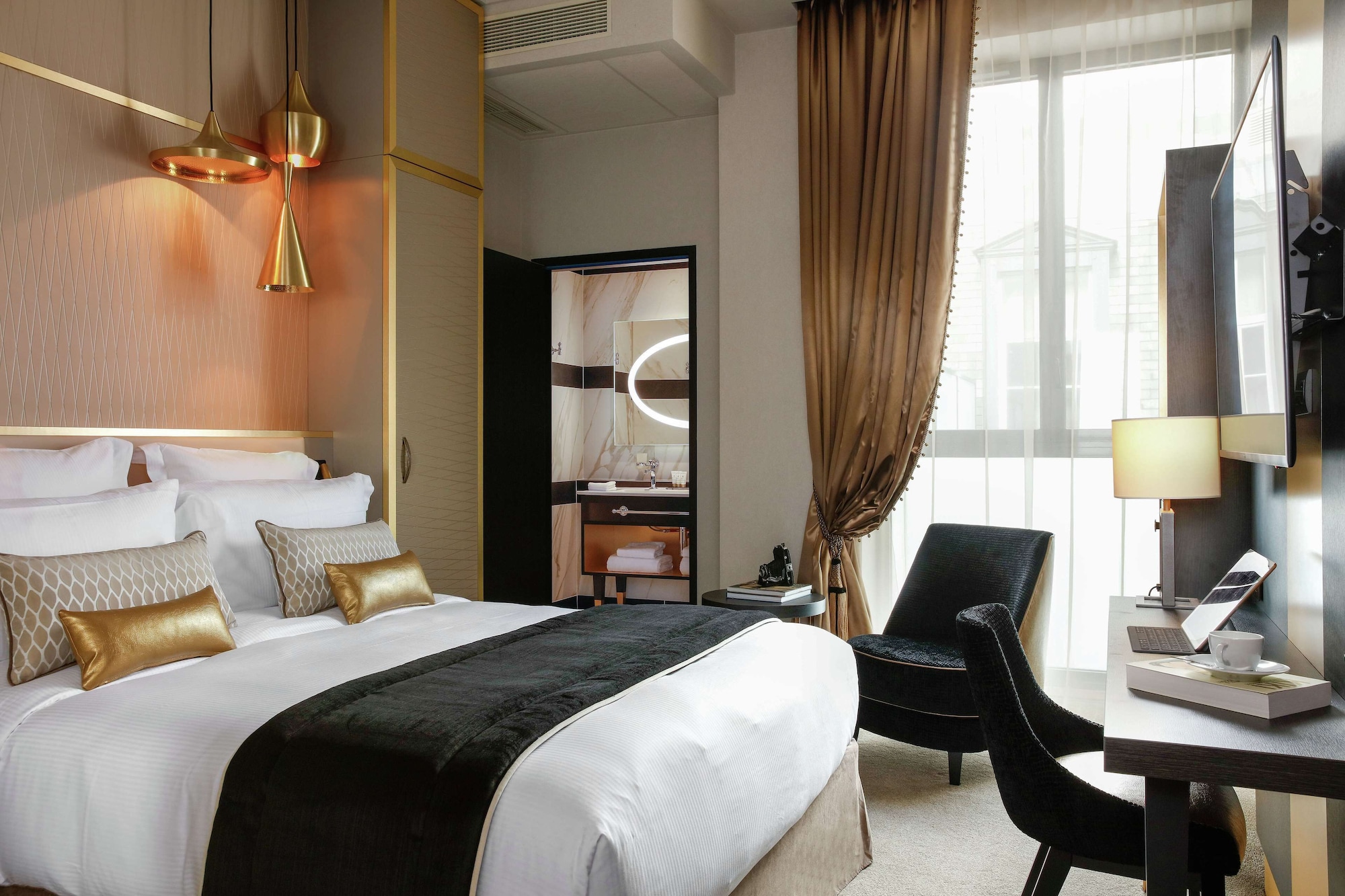 DUPLEX, SUITE, QUEEN BED
