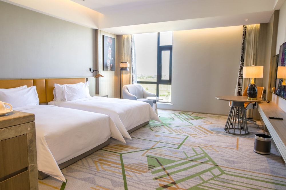 ARGYLE GRAND HOTEL 28/70