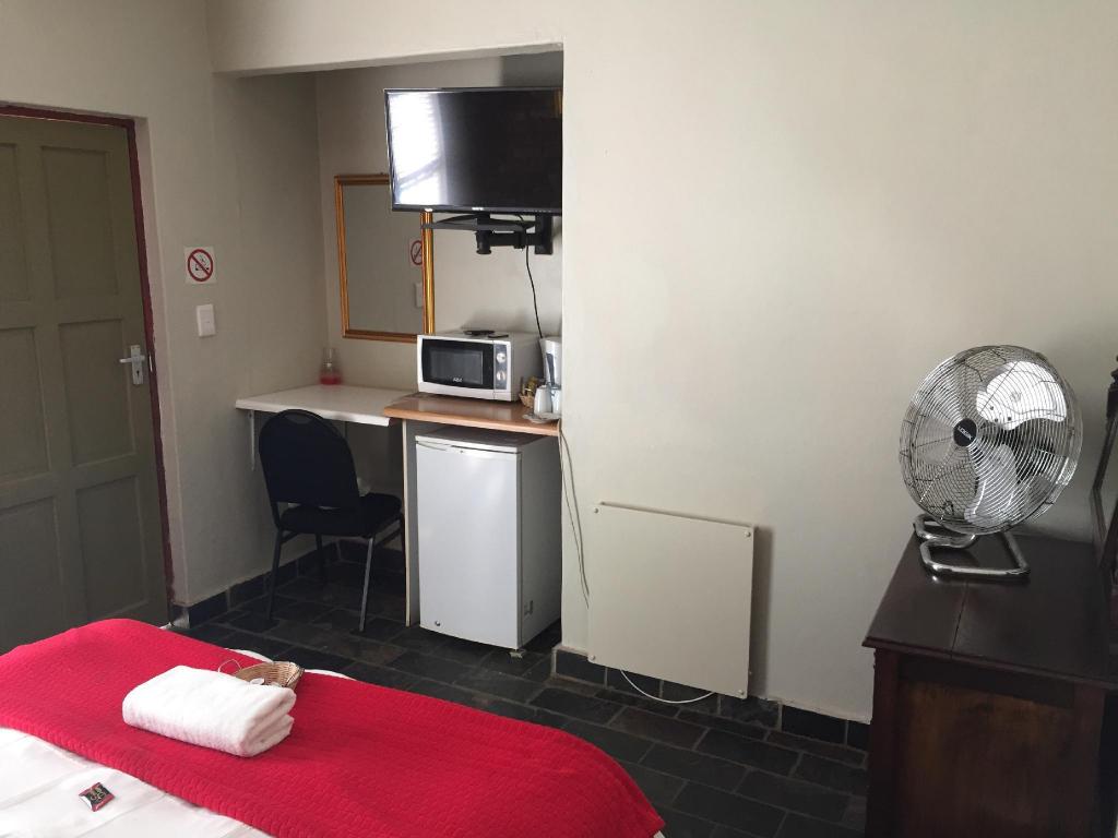 Travellers Nest Guesthouse 92/93